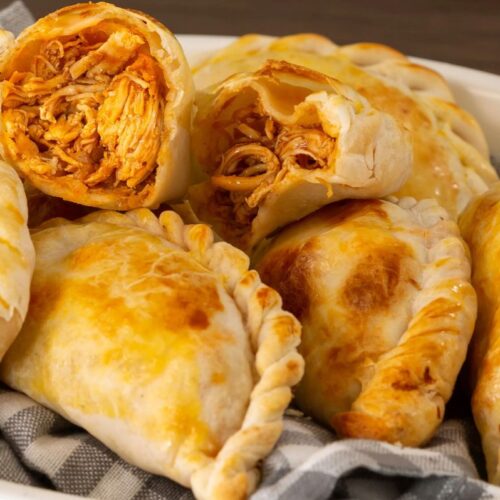 empanadas-de-pollo Empanadas de Pollo (por docena)